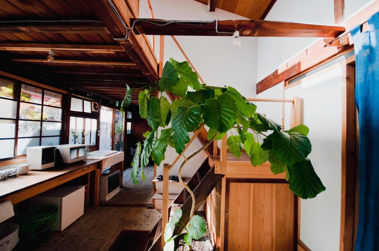 Hostel Saruya Fujiyoshida Bagian luar foto